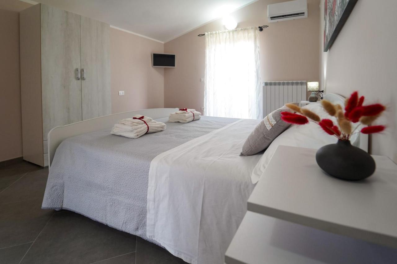 Villa Falcone Alvignano ภายนอก รูปภาพ